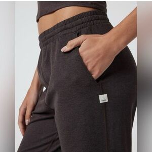 NWT Vuori Boyfriend Jogger Sangria Heather